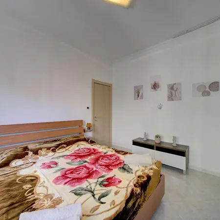 Carla 15 Minuti Dal Centro *